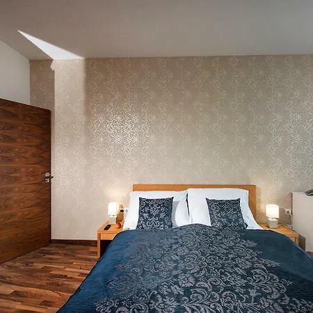 No. 11, House Oliver