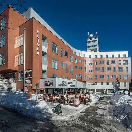 아파트 No. 11, House Oliver